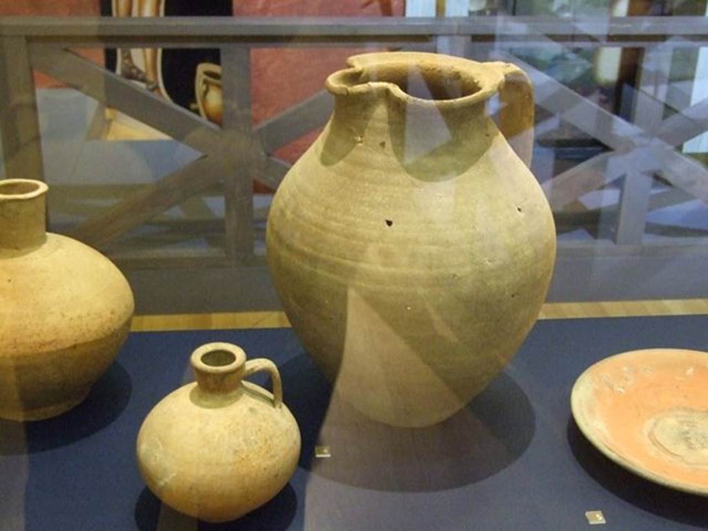 IX.13.3 Pompeii. One handled ceramic jug (At centre rear). SAP 21550. Photographed at “A Day in Pompeii” exhibition at Melbourne Museum. September 2009.