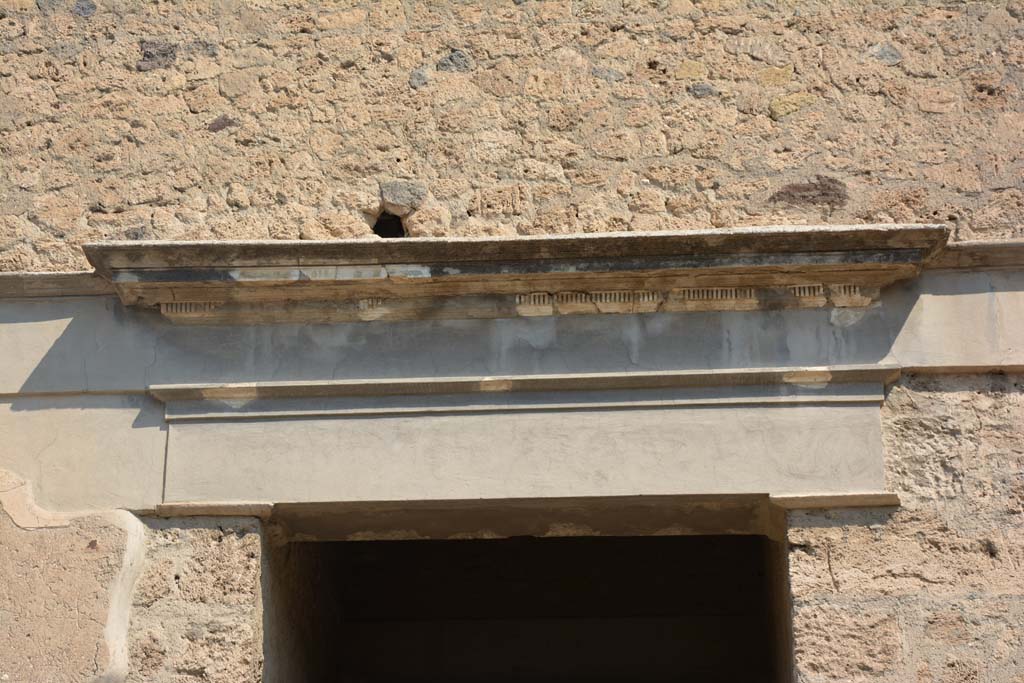 IX.13.3 Pompeii. July 2017. Detail of upper doorway.
Foto Annette Haug, ERC Grant 681269 DÉCOR.