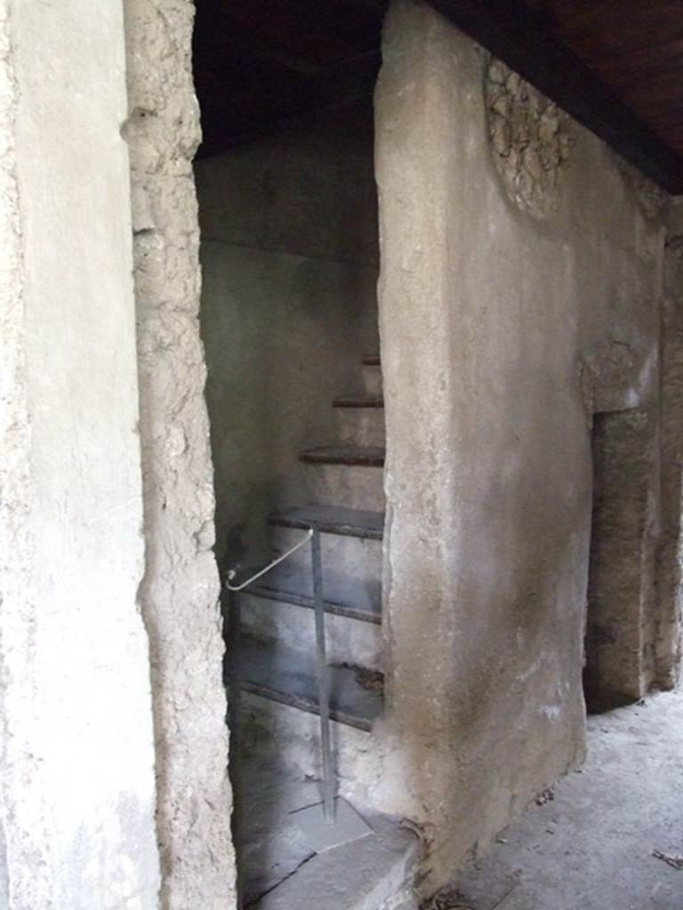 IX.13.1-3 Pompeii. March 2009. Room 8, stairs to upper floor.