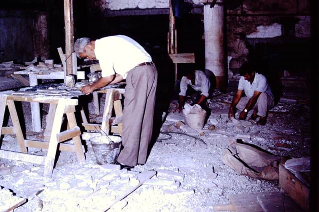 IX.13.1-3 Pompeii. 1972. During excavations. Photo by Stanley A. Jashemski. 
Source: The Wilhelmina and Stanley A. Jashemski archive in the University of Maryland Library, Special Collections (See collection page) and made available under the Creative Commons Attribution-Non Commercial License v.4. See Licence and use details. J72f0462
