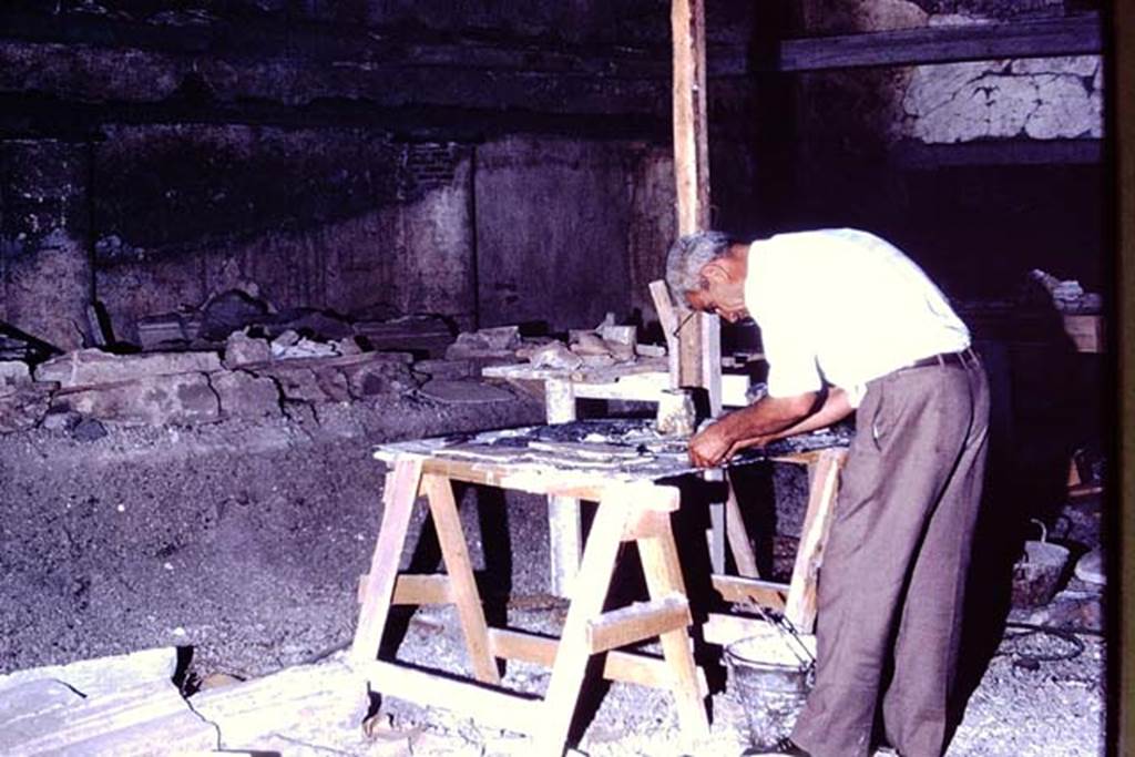 IX.13.1-3 Pompeii. 1972. During excavations. Photo by Stanley A. Jashemski. 
Source: The Wilhelmina and Stanley A. Jashemski archive in the University of Maryland Library, Special Collections (See collection page) and made available under the Creative Commons Attribution-Non Commercial License v.4. See Licence and use details. J72f0463
