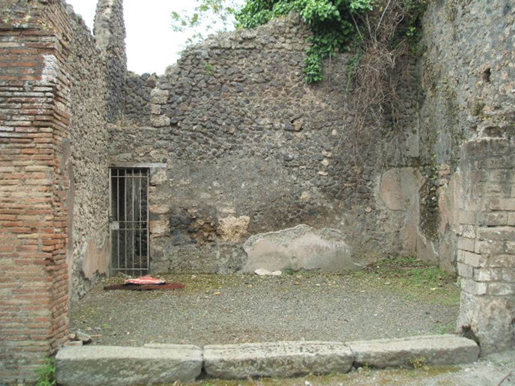IX.14.1 Pompeii. May 2005. Entrance.  According to Della Corte, at the rear of this shop were two small and rustic rooms, and a deep well. When found the well was empty of earth but was not explored because of the �mofeta�, or gas. See Notizie degli Scavi, 1911, (p.351), for excavations of September 1911.


 
