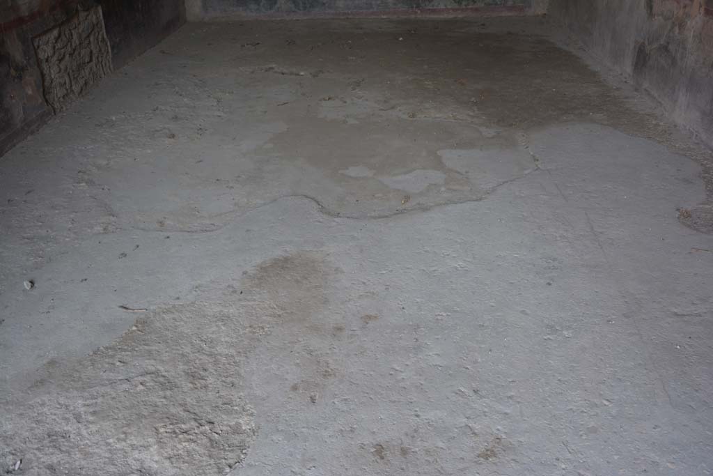 IX.14.4 Pompeii. July 2017. Room 3, looking south across flooring.
Foto Annette Haug, ERC Grant 681269 DÉCOR.