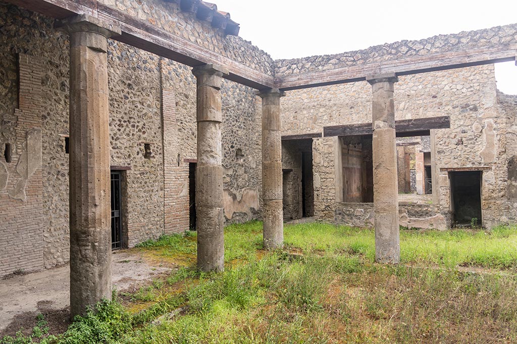 IX.14.4 Pompeii. July 2024. Looking north-west across peristyle. Photo courtesy of Johannes Eber.