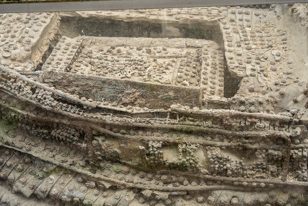 IX.14.4 Pompeii. July 2024. Arca or money chest, detail from top. Photo courtesy of Johannes Eber.