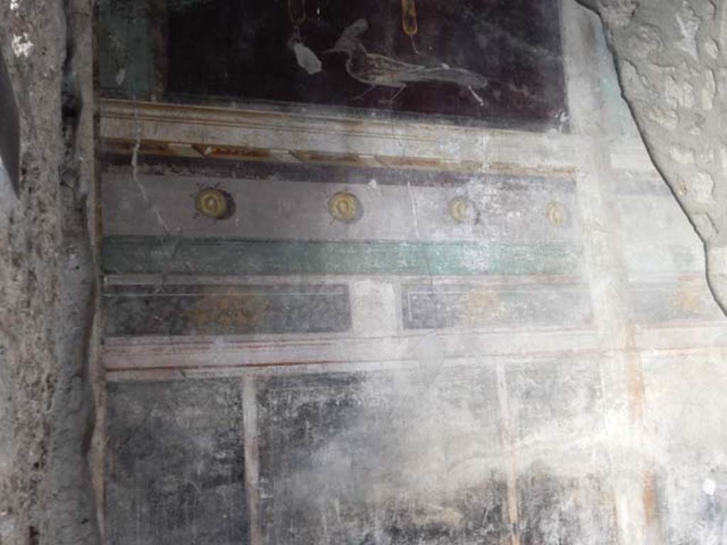 IX.14.4 Pompeii. May 2017. Room 14, oecus, detail from upper south wall. 
Photo courtesy of Buzz Ferebee.
