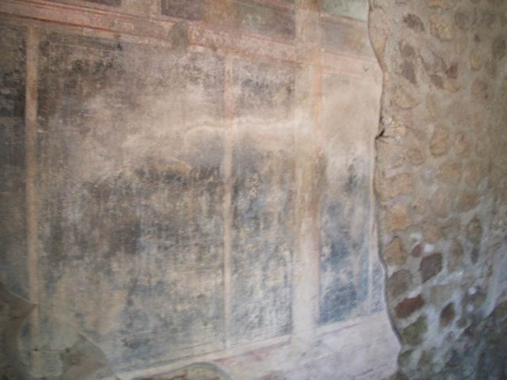 IX.14.4 Pompeii. May 2005. Room 14, oecus on west side of peristyle, looking west from south-east corner.