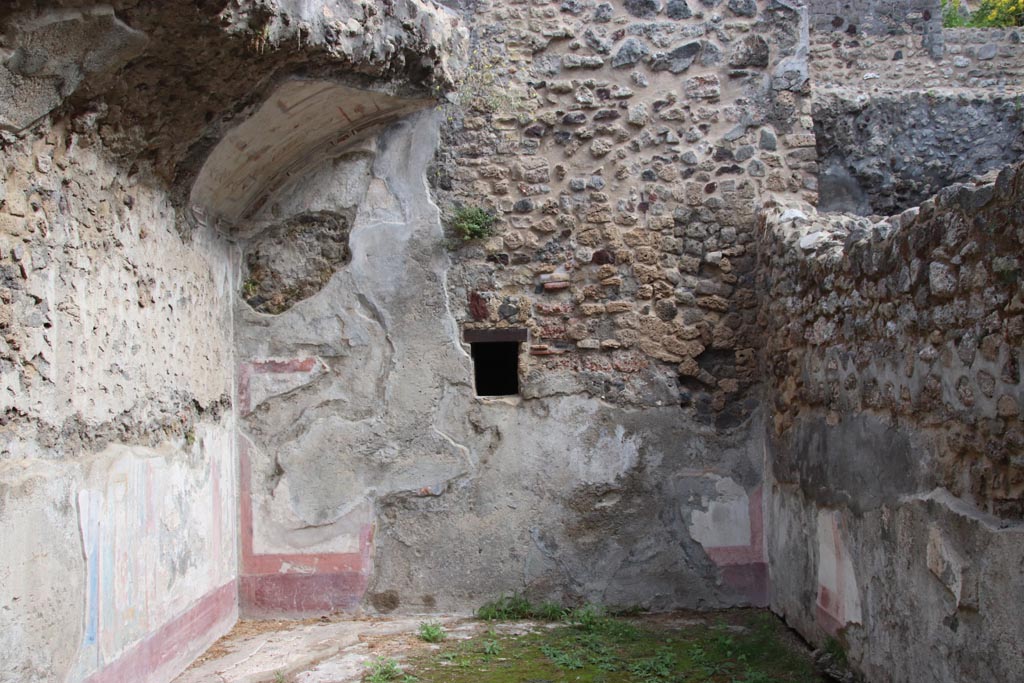 Villa of Diomedes, Pompeii. October 2023. Looking towards east wall. Photo courtesy of Klaus Heese.
(Villa Diomedes Project – area 53).
(Fontaine, room 5,5).
