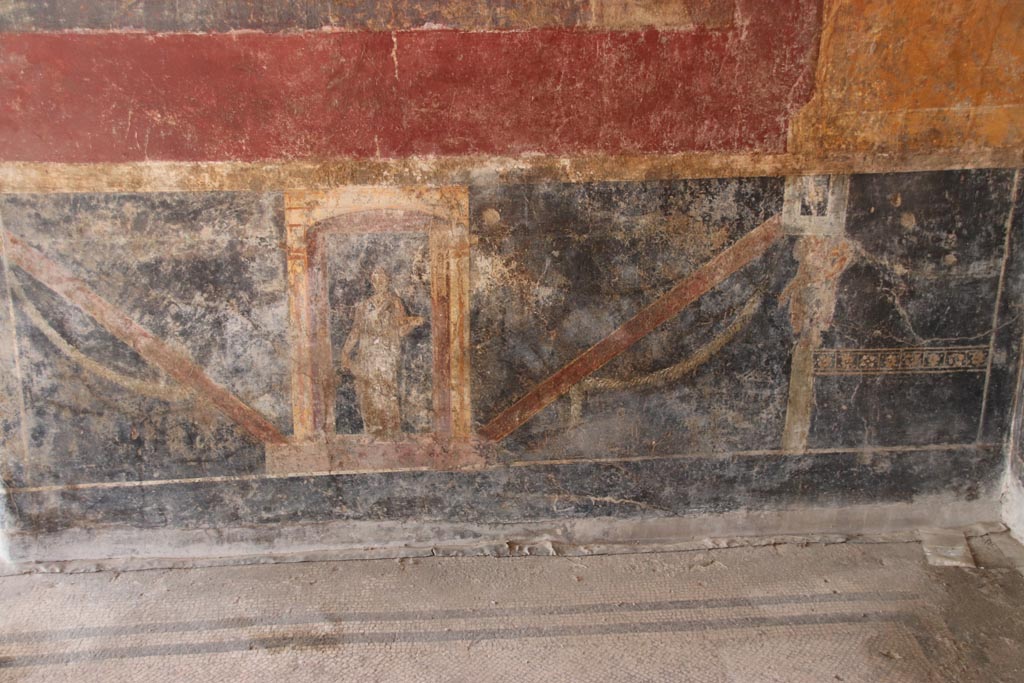 Villa San Marco, Stabiae, October 2022.
Room 53, detail of zoccolo at north end of alcove on east side. Photo courtesy of Klaus Heese.