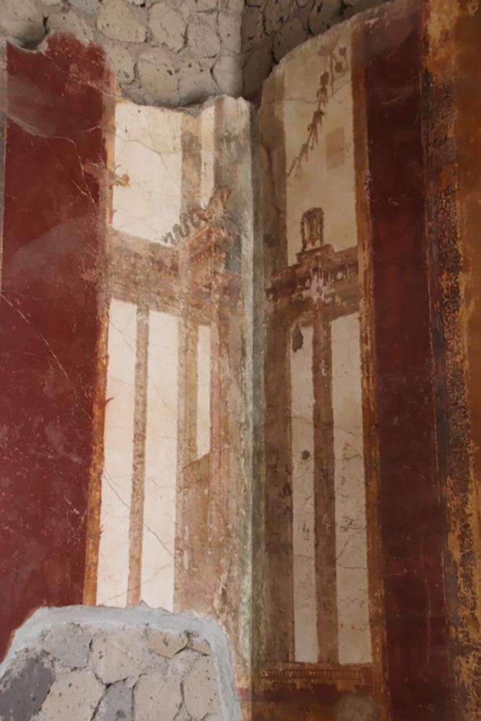 Villa San Marco, Stabiae, October 2022.
Room 53, detail from south-east corner of alcove. Photo courtesy of Klaus Heese.