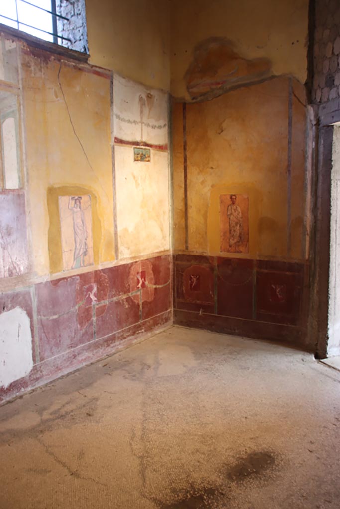 Villa San Marco, Stabiae. October 2022.
Room 50, south-east corner. Photo courtesy of Klaus Heese.