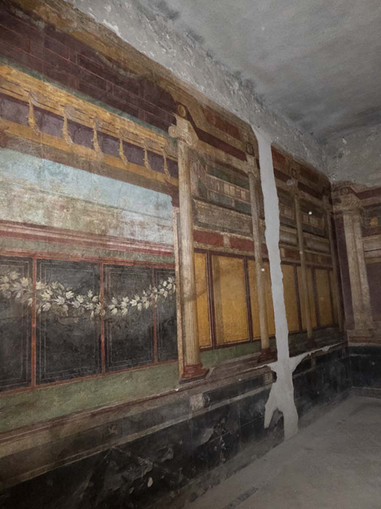 Villa of Mysteries, Pompeii. September 2017. 
Room 6, looking north along west wall towards north-west corner.
Foto Annette Haug, ERC Grant 681269 DÉCOR.
