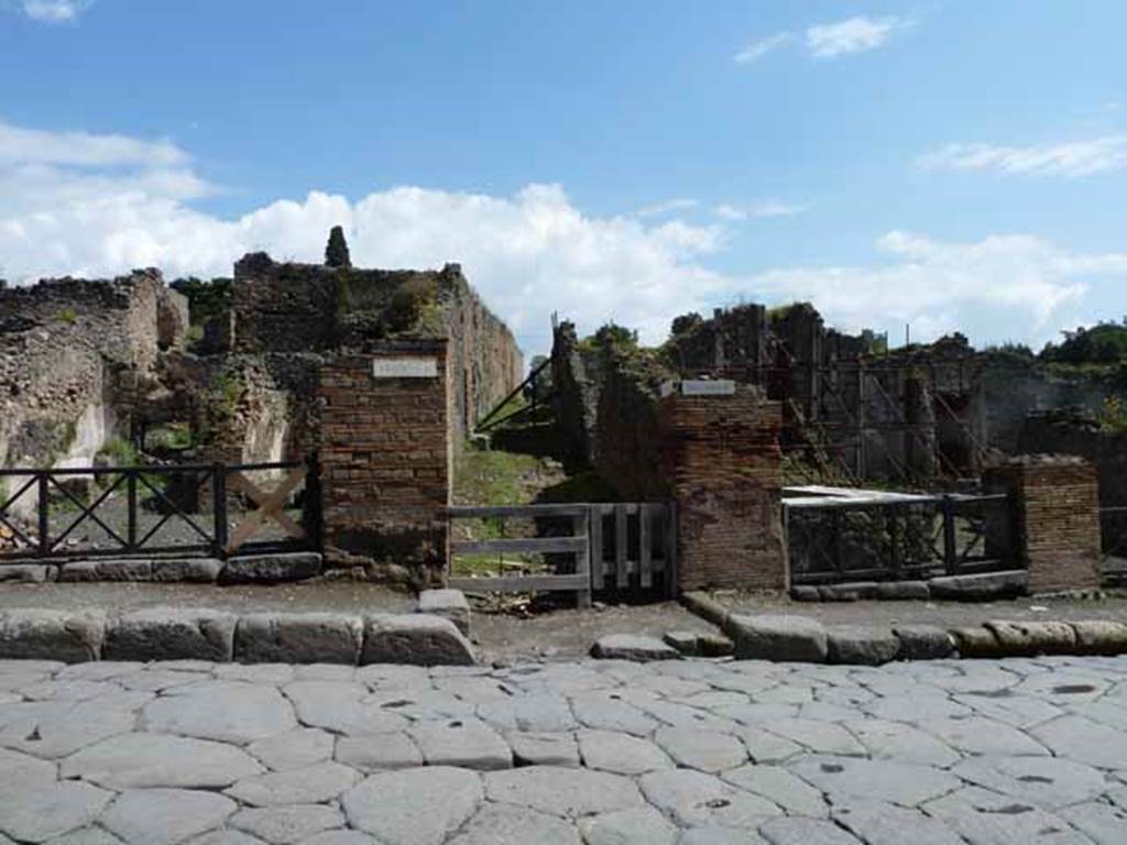 Unnamed vicolo between I.3 and I.2. May 2010. Looking east across the junction on the Via Stabiana. 