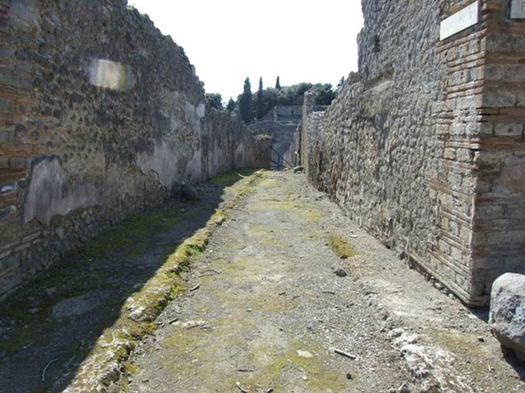 Unnamed vicolo between I.2 and I.3. Looking west from the junction with Vicolo del Citarista (on the right). March 2009.