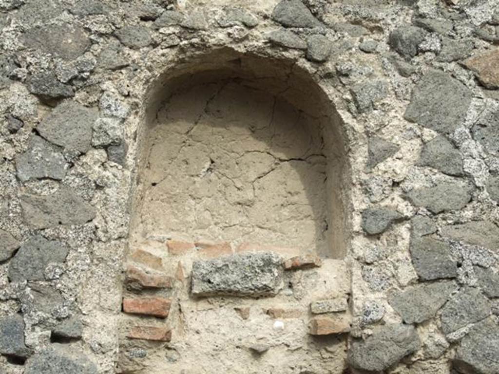 VIII.1.3 Pompeii. March 2009. Niche in rear wall of Basilica from Temple of Venus.
