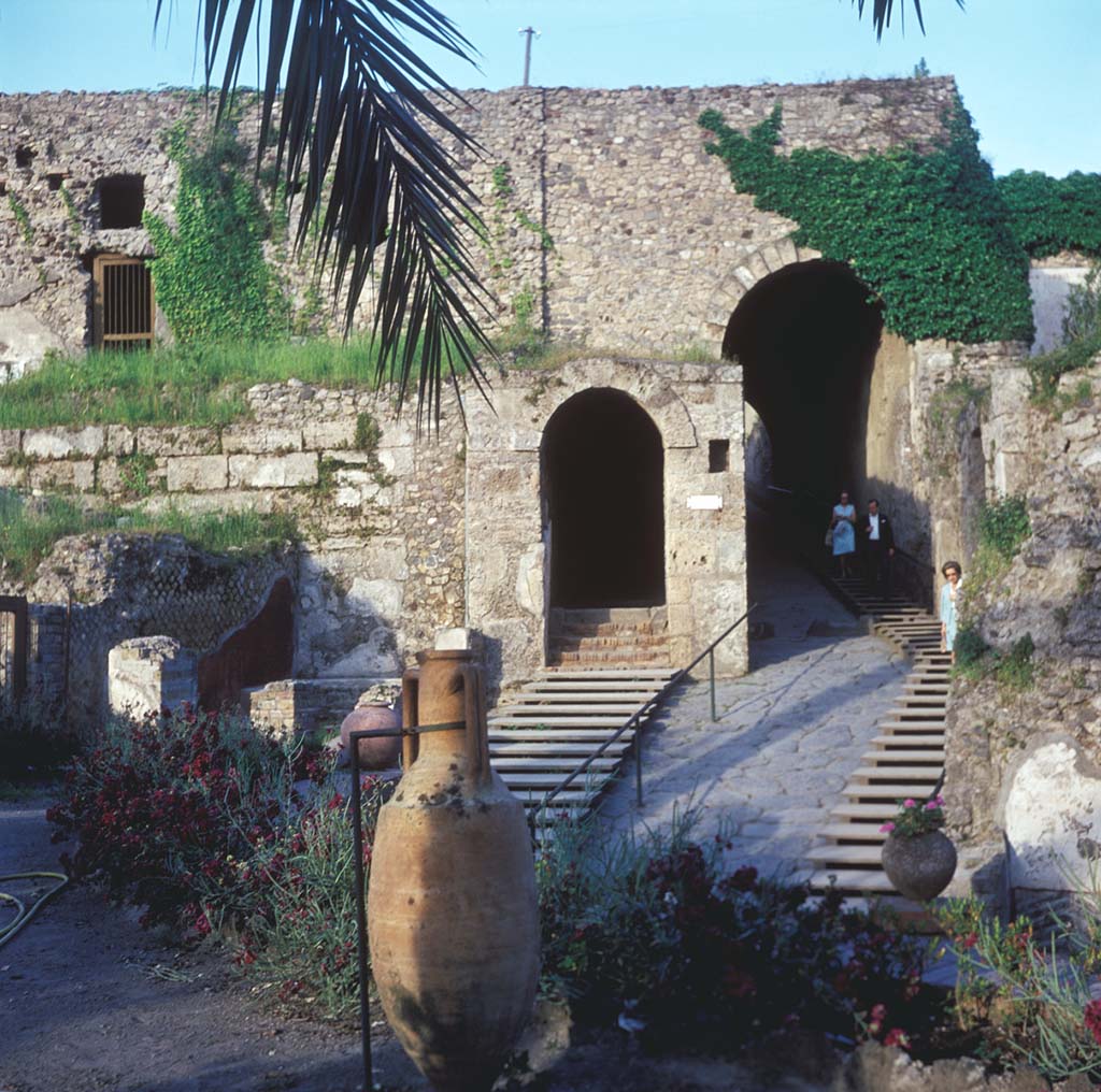 Via Marina. 1967. Looking east to Porta Marina.
Photo © Bildarchiv Foto Marburg / Foto: Aufsberg, Lala; Aufn.-Datum: 1967 - Bilddatei-Nr. fmc799620.