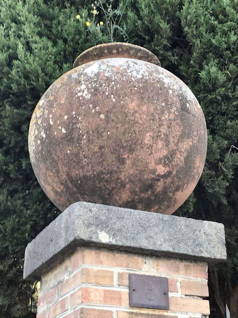 Piazza Porta Marina Inferiore. April 2019. Large dolium. Photo courtesy of Rick Bauer.