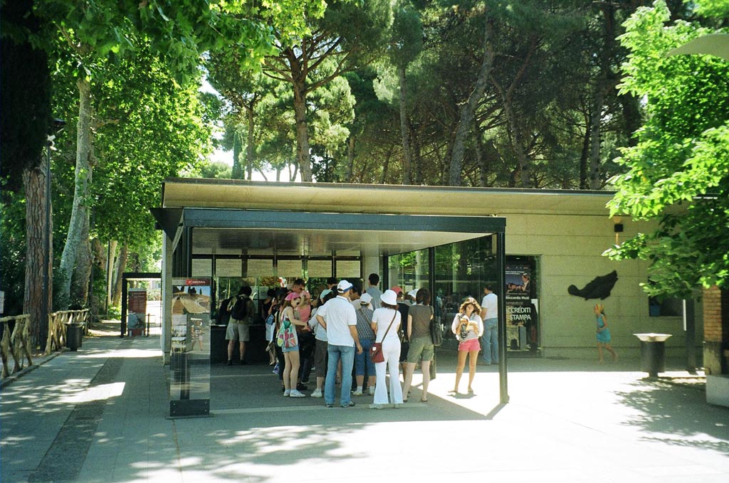Piazza Porta Marina Inferiore. June 2010. Entrance to Pompei Scavi, ticket office. Photo courtesy of Rick Bauer.