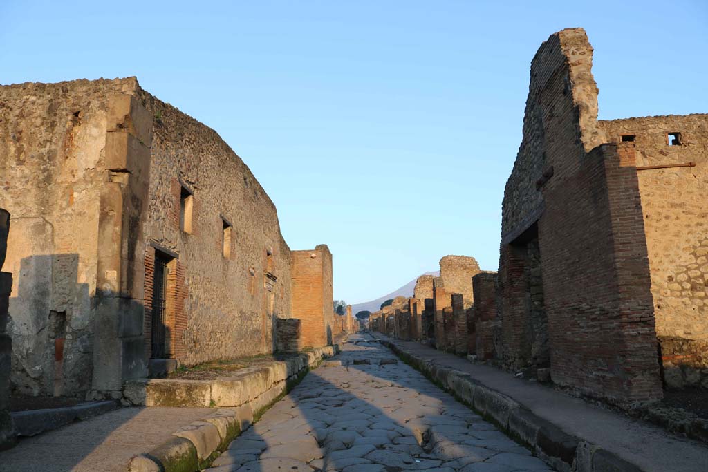 Via Stabiana, December 2018.  
Looking north between VII.1, on left, and IX.1, on right, from Holconius’ crossroads. Photo courtesy of Aude Durand.
