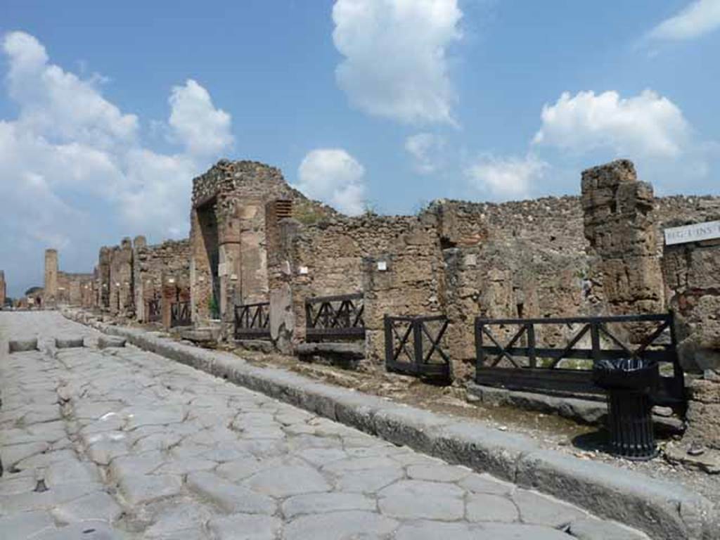 Via Stabiana, east side, May 2010. Looking north-east along I.4 from I.4.1