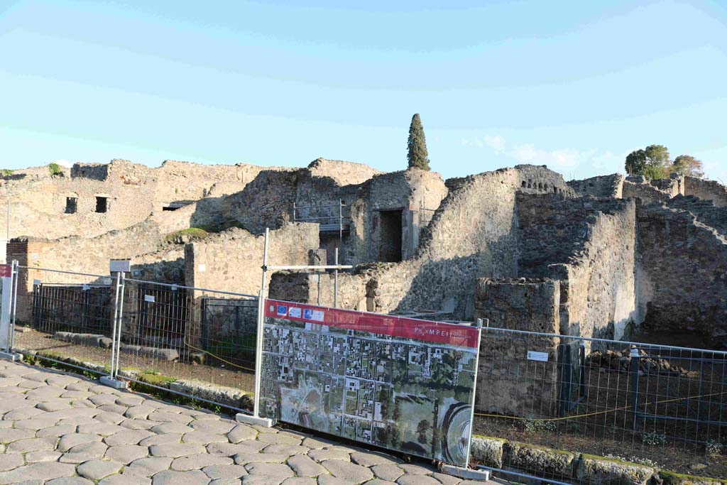 Via Stabiana. December 2018. Looking north along Insula 2, from I.2.7, on right, towards I.2.11, on left. Photo courtesy of Aude Durand.