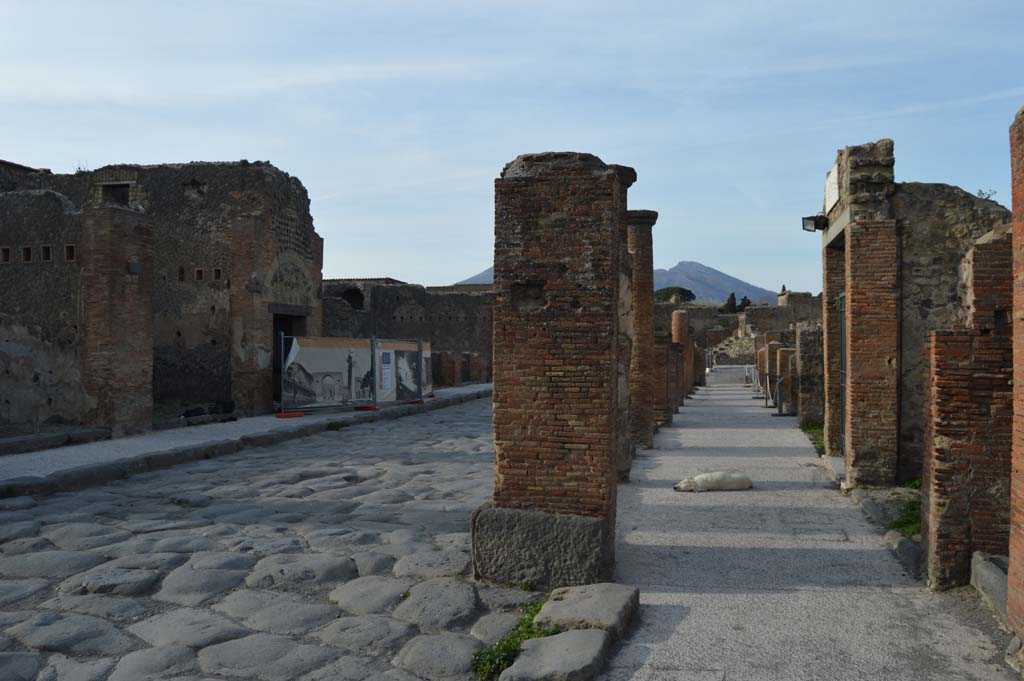 Via del Foro, east side, Pompeii. March 2019. Looking north along pavement underneath portico, from VII.4.12, on right.
Foto Taylor Lauritsen, ERC Grant 681269 D�COR.
