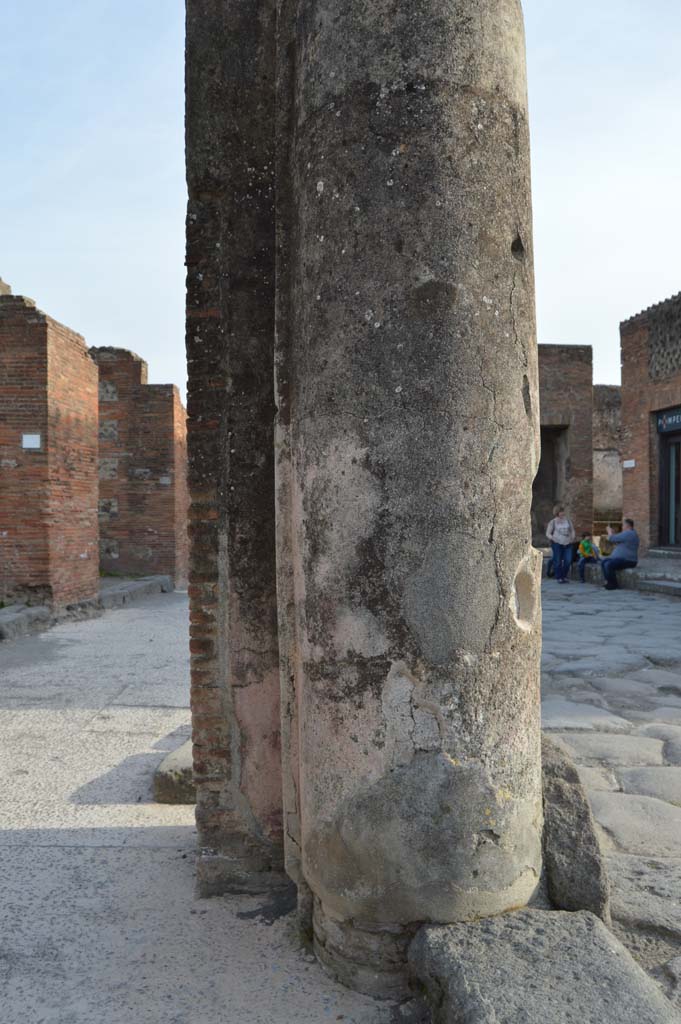 Via del Foro, east side, Pompeii. March 2019. 
Detail of pilaster/column at south end of portico, looking south. 
Foto Taylor Lauritsen, ERC Grant 681269 D�COR.
