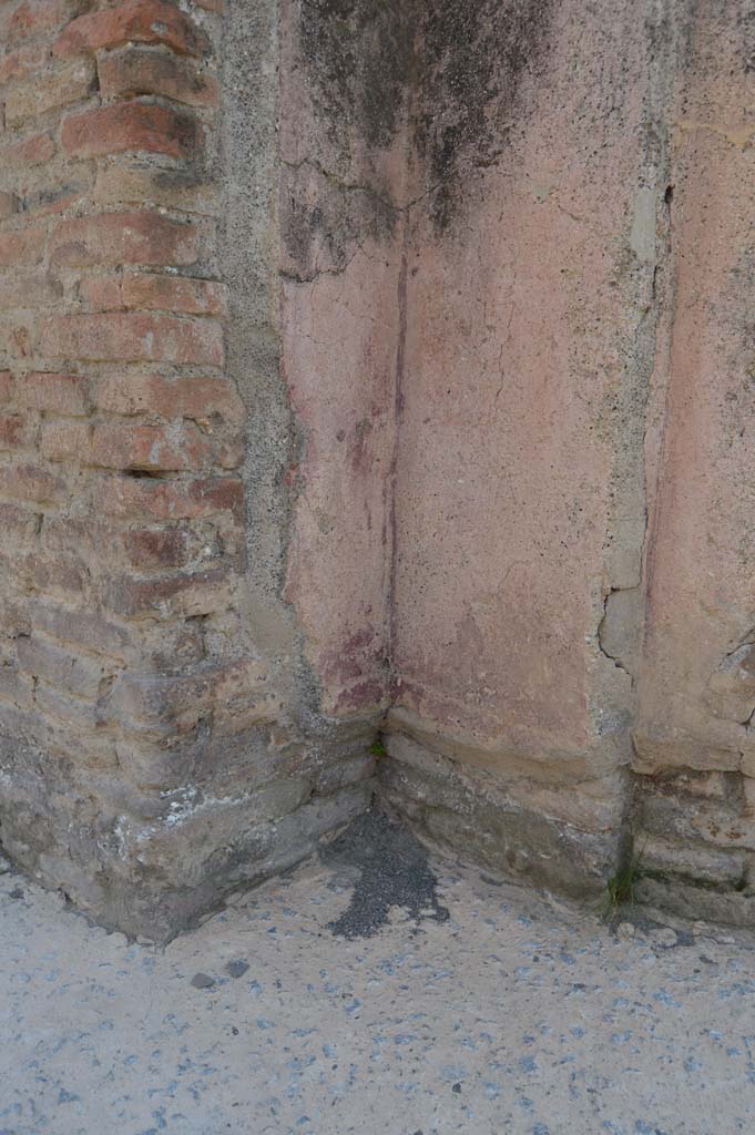Via del Foro, east side, Pompeii. March 2019. 
Detail of remaining stucco/plaster on pilaster/column at south end of portico. 
Foto Taylor Lauritsen, ERC Grant 681269 D�COR.

