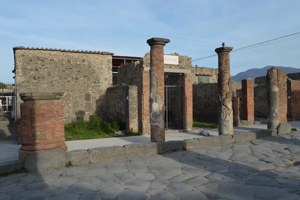 Via del Foro, east side, Pompeii. March 2019. 
Looking east towards fourth pilaster/column, on left, third and second column, and pilaster/column at south end, on right, outside VII.4.12. 
Foto Taylor Lauritsen, ERC Grant 681269 D�COR.
