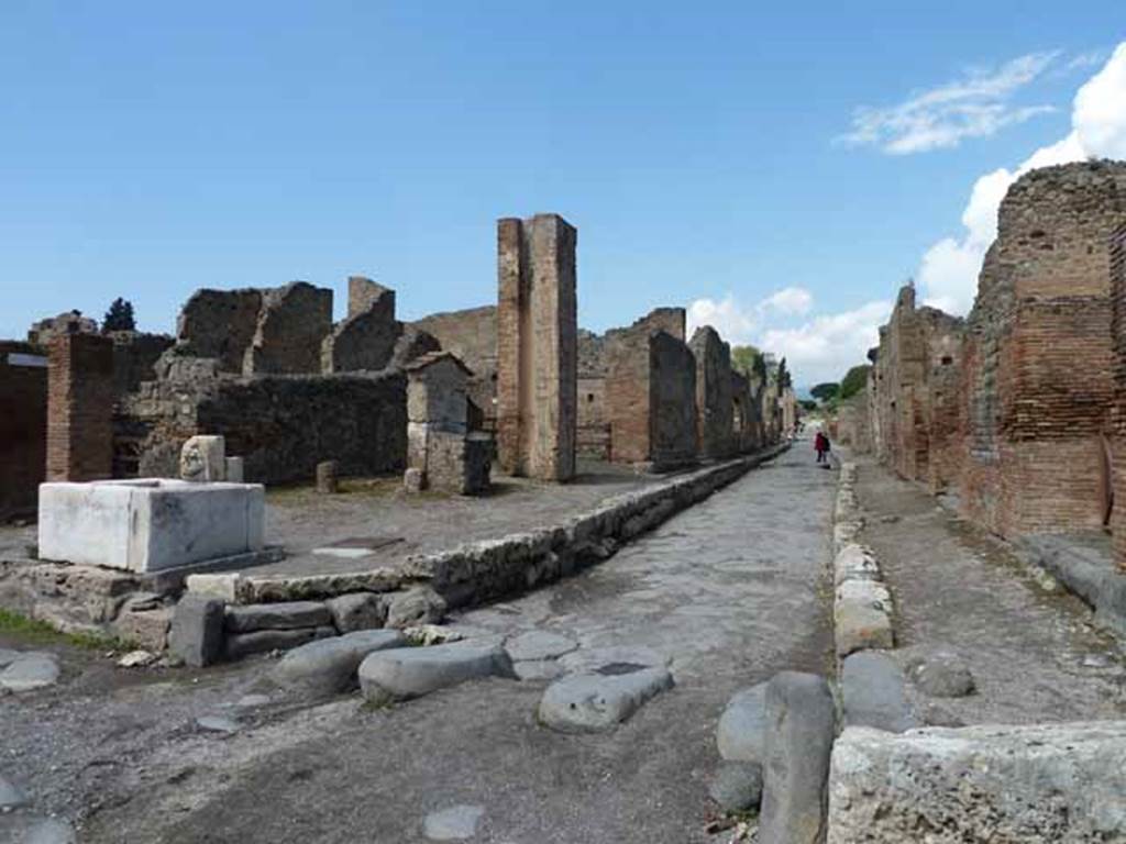 Via del Vesuvio, May 2010. Looking north between VI.14 and V.1.
