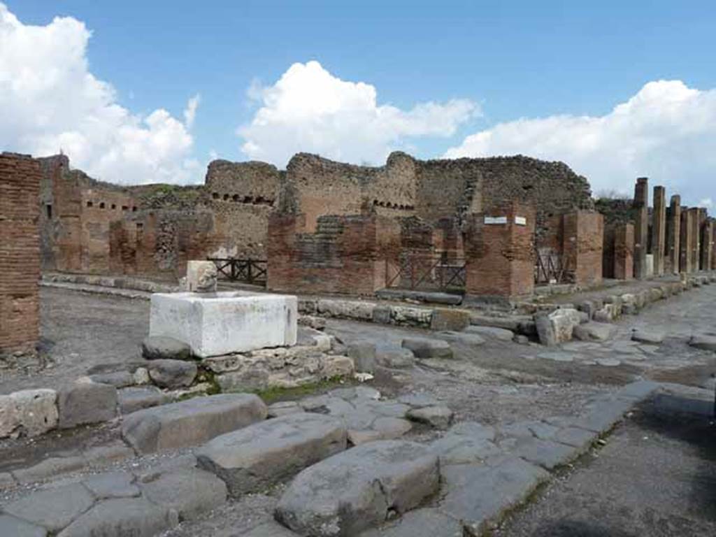 Via del Vesuvio, May 2010. Looking north-east towards the junction with Via Nola, from Via della Fortuna. 