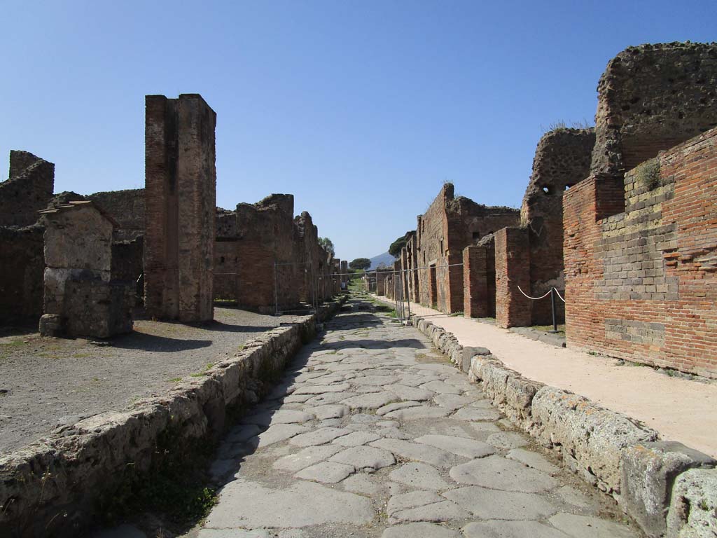 Via del Vesuvio, April 2019. Looking north between VI.14 and V.1. Photo courtesy of Rick Bauer.