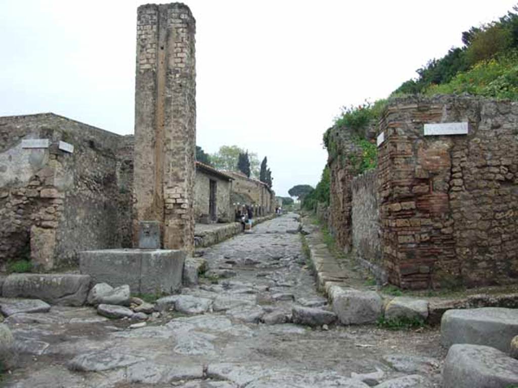 Via del Vesuvio. May 2010. Looking north past the junction, between VI.16 and V.6.