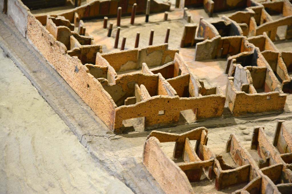 Via dell’Abbondanza, east end of south side, Pompeii. May 2019. Looking towards Insula I.4, with I.4.27, I.4.26 and I.4.25, in centre.
Foto Tobias Busen, ERC Grant 681269 DÉCOR.

