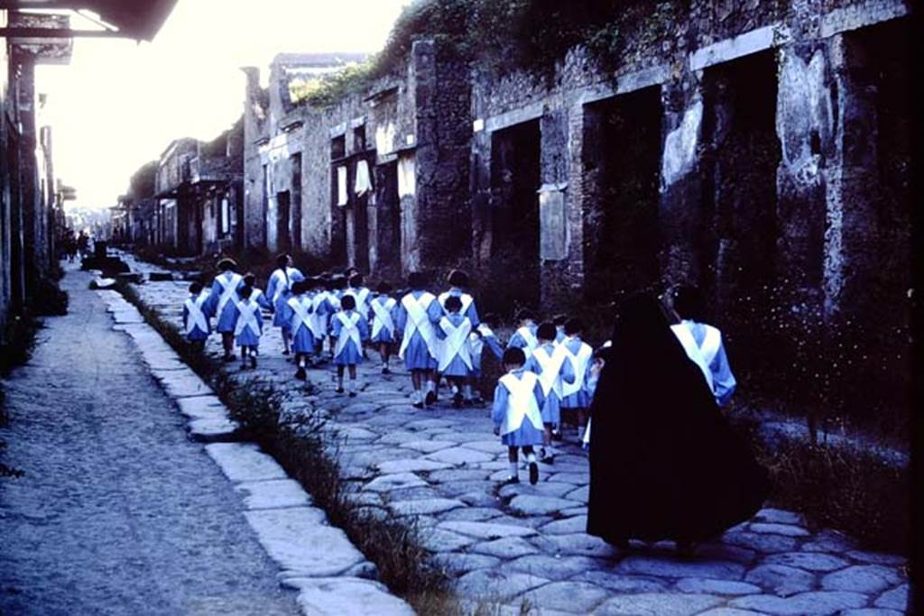 Via dell’Abbondanza, Pompeii. 1966. Looking west along the north side, between I.11 and III.1. Photo by Stanley A. Jashemski.
Source: The Wilhelmina and Stanley A. Jashemski archive in the University of Maryland Library, Special Collections (See collection page) and made available under the Creative Commons Attribution-Non Commercial License v.4. See Licence and use details.
J66f0596
