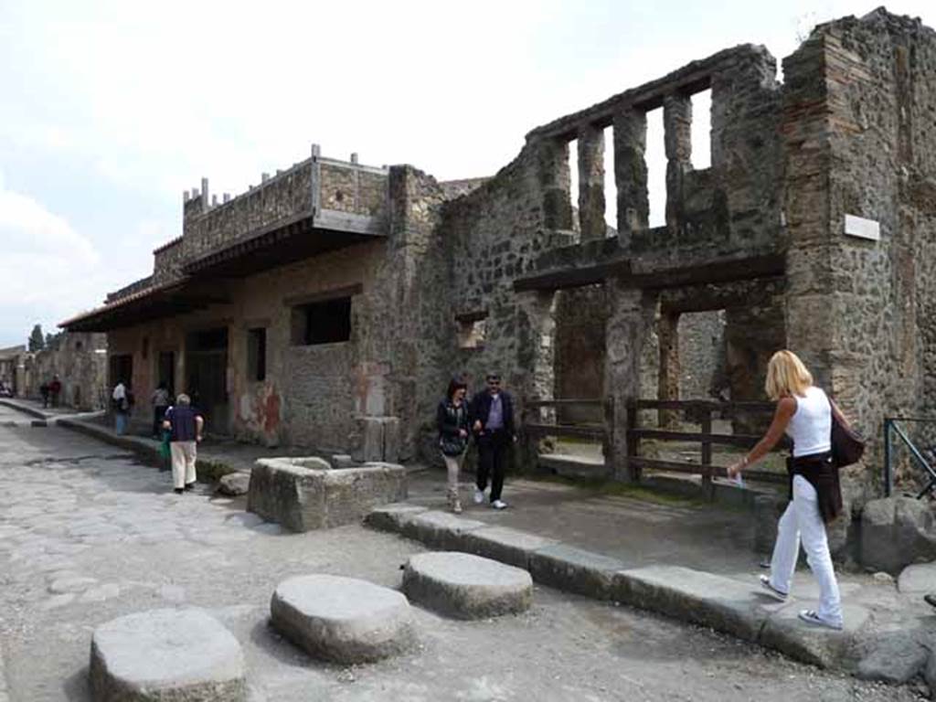 Via dell’Abbondanza, south side. May 2010. Looking east along I.12, from near junction with Vicolo della Nave Europa.