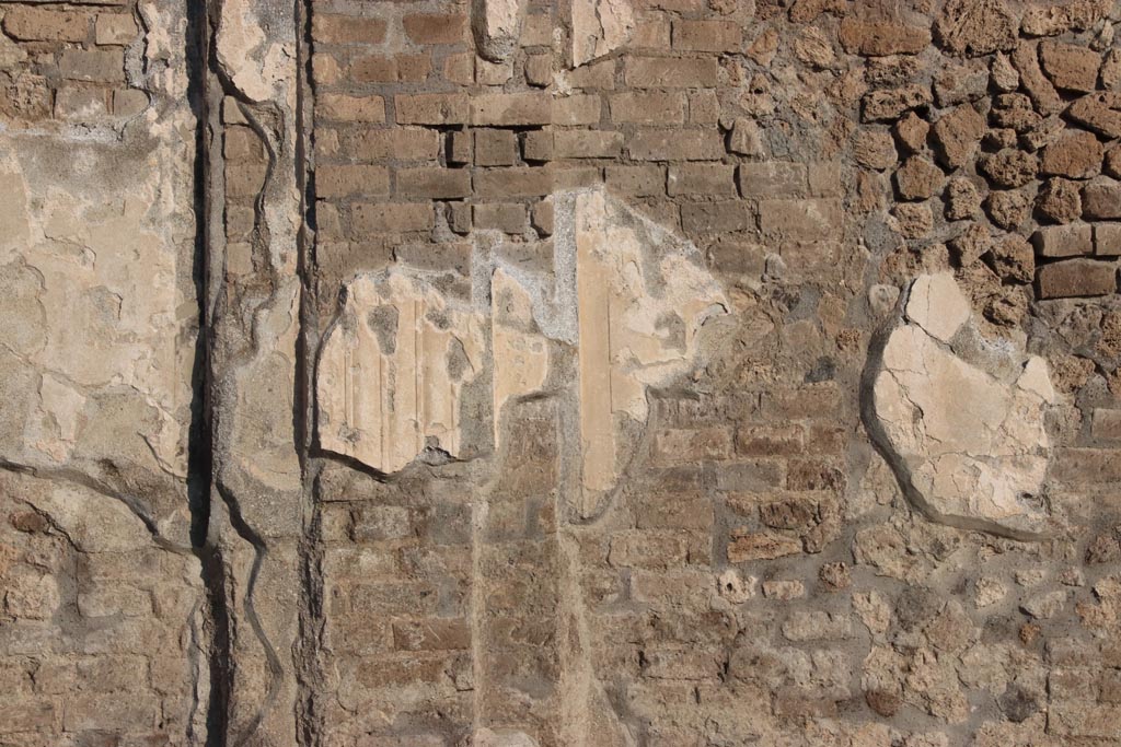 Via dell’Abbondanza, Pompeii. October 2022. 
Detail from exterior upper south wall of Building of Eumachia on north side of Via dell’Abbondanza. Photo courtesy of Klaus Heese. 
