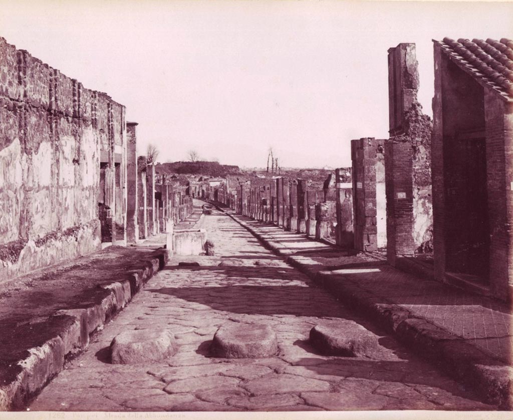 Via dell’Abbondanza, Pompeii. Looking east from near VIII.3.8, on right, and VII.9.1 Eumachia’s Building, on left.
Photograph No. 1262, by Giorgio Sommer (1834-1914).  Public domain, via Wikimedia Commons.
