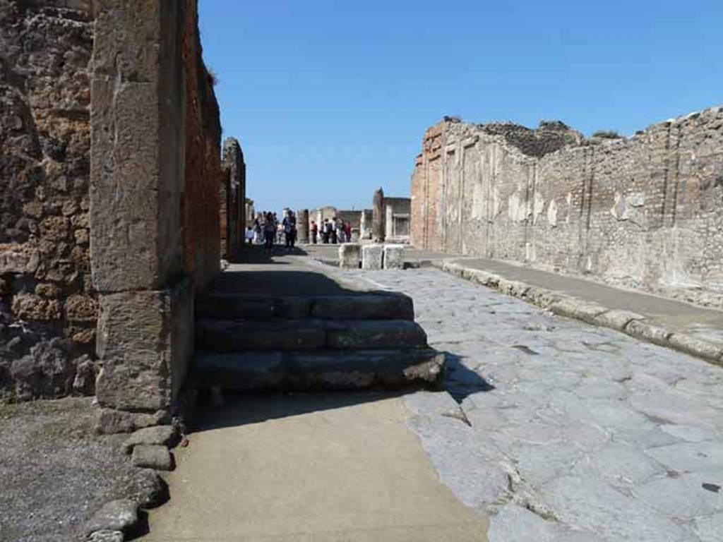 Via dell’Abbondanza. May 2010. Looking west from VIII.3.2, with steps in pavement.

