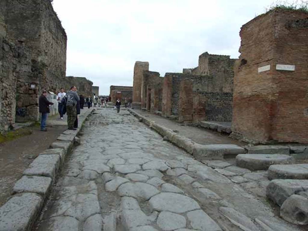 Via della Fortuna, May 2010. Looking west between VII.4 and VI.10, from near junction with Vicolo del Fauno.