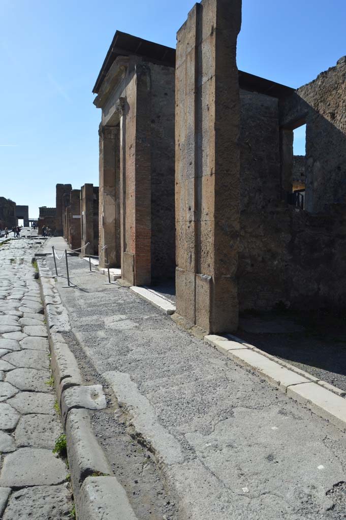 Via della Fortuna, Pompeii. March 2019. 
Looking west along pavement from VI.12.4, on right. 
Foto Taylor Lauritsen, ERC Grant 681269 D�COR.
