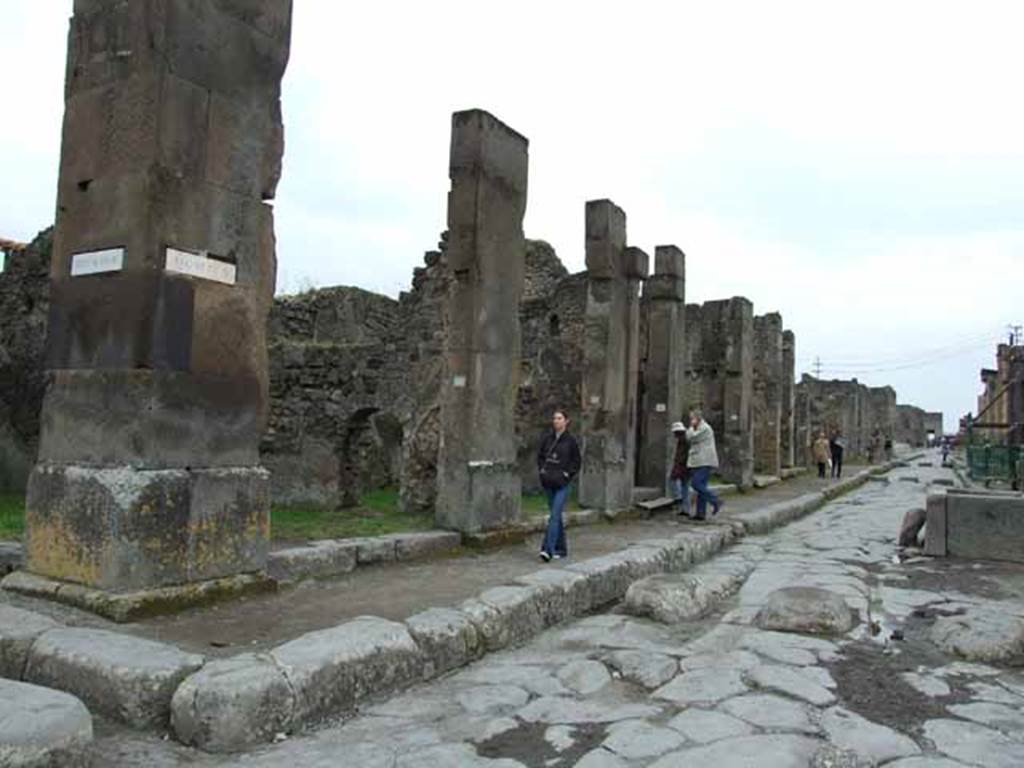 Via della Fortuna, south side, May 2010. Looking west along VII.4, from VII.4.46 at the junction with Vicolo Storto.
