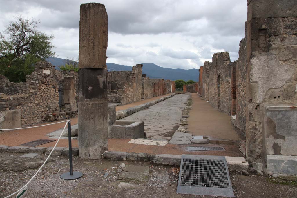 Via delle Scuole. October 2020. Looking south from west side of roadway from the Forum. Photo courtesy of Klaus Heese.