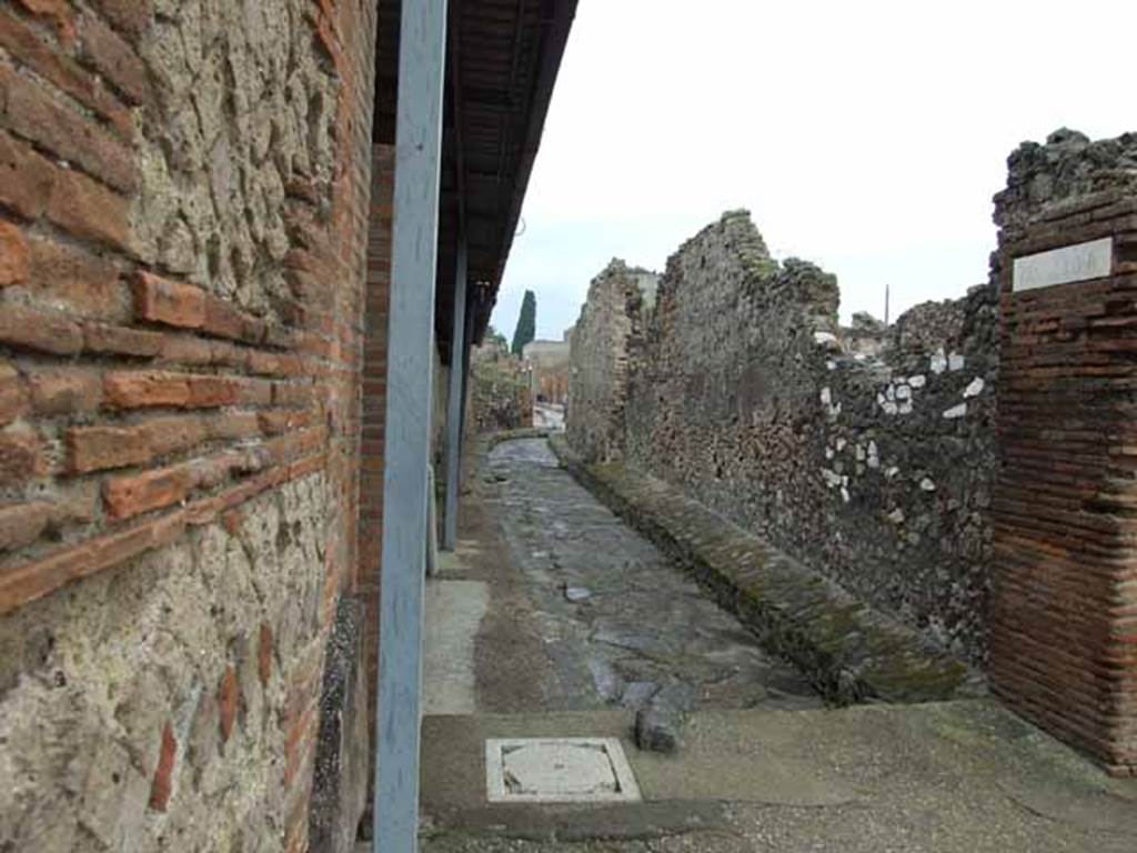 Via delle Terme. West end. May 2010. Looking north from junction with Vicolo del Farmacista. 
