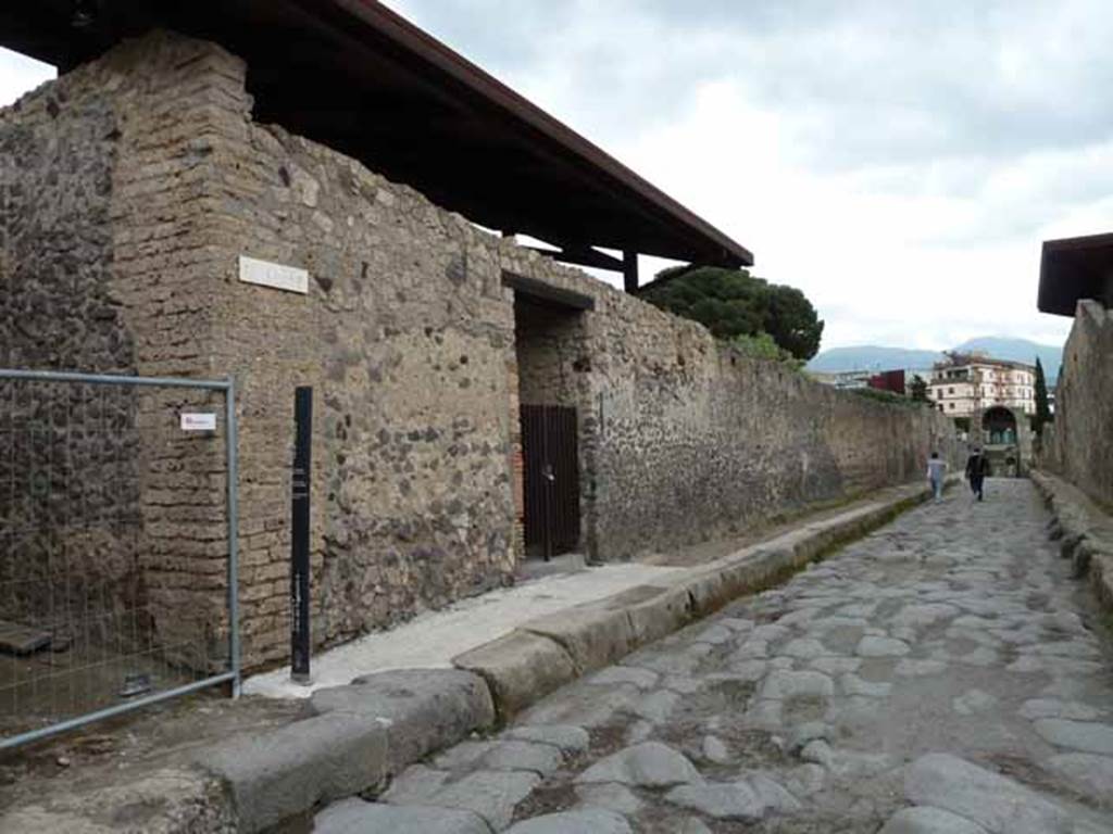 Via di Nocera, east side, May 2010. Looking south along II.8, from near II.8.6.
