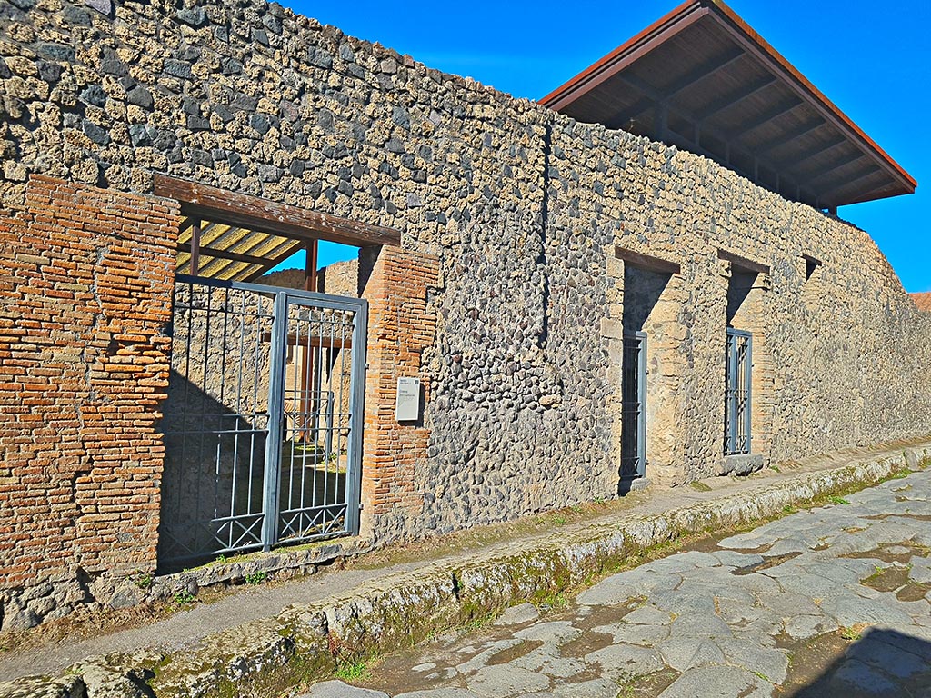 Via di Nocera, Pompeii, west side. October 2024. 
Looking west towards doorways to I.20.2, on left, I.20.3, and I.20.4, on right. Photo courtesy of Giuseppe Ciaramella.
