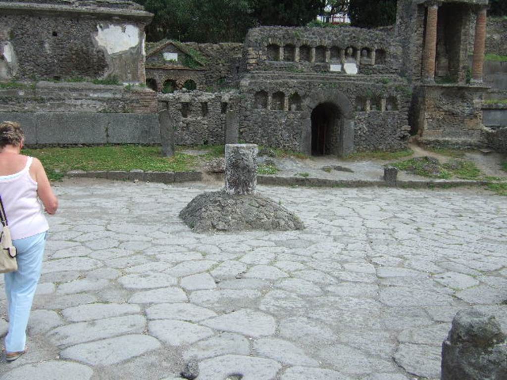 Via di Nocera, May 2006. Looking south towards the junction with Via delle Tombe and the cippus of Titus Suedius Clemens. 