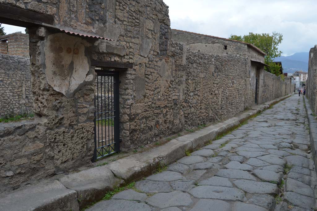 Via di Nocera, east side, Pompeii. October 2017. Looking south along east side from near II.1.13. 
Foto Taylor Lauritsen, ERC Grant 681269 DÉCOR.

