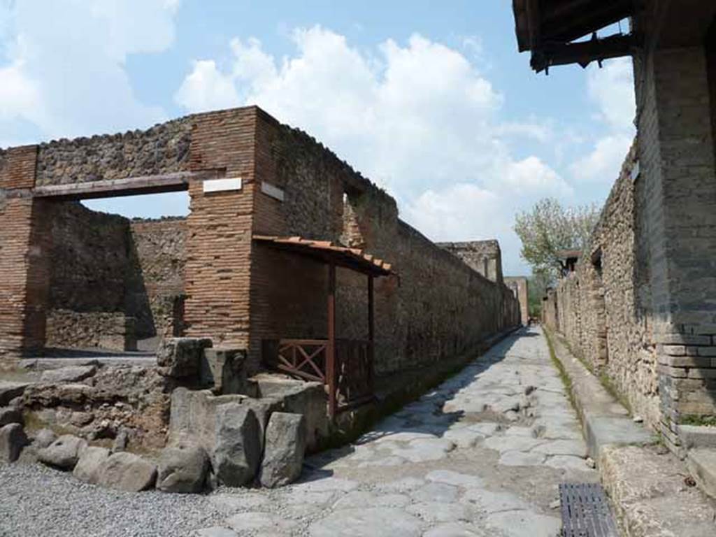 Via di Nocera, west side, May 2010. Looking north along I.13, from junction with Via di Castricio.