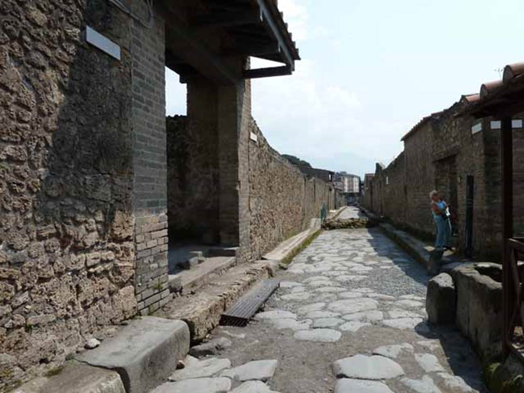 Via di Nocera, east side, May 2010. Looking south from near I.13.10.